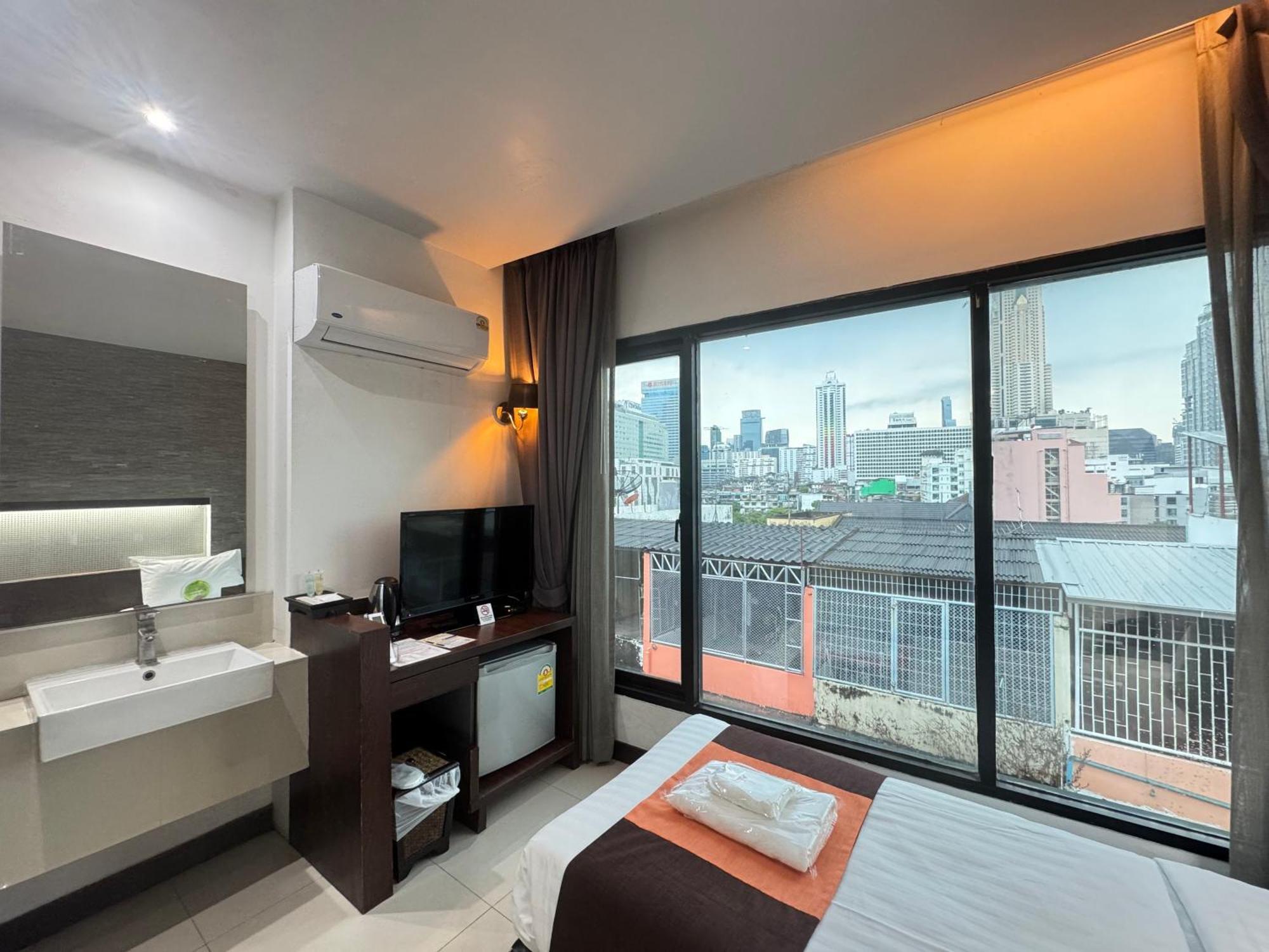 Collection O The Bangkok Airport Link Suite Exterior foto